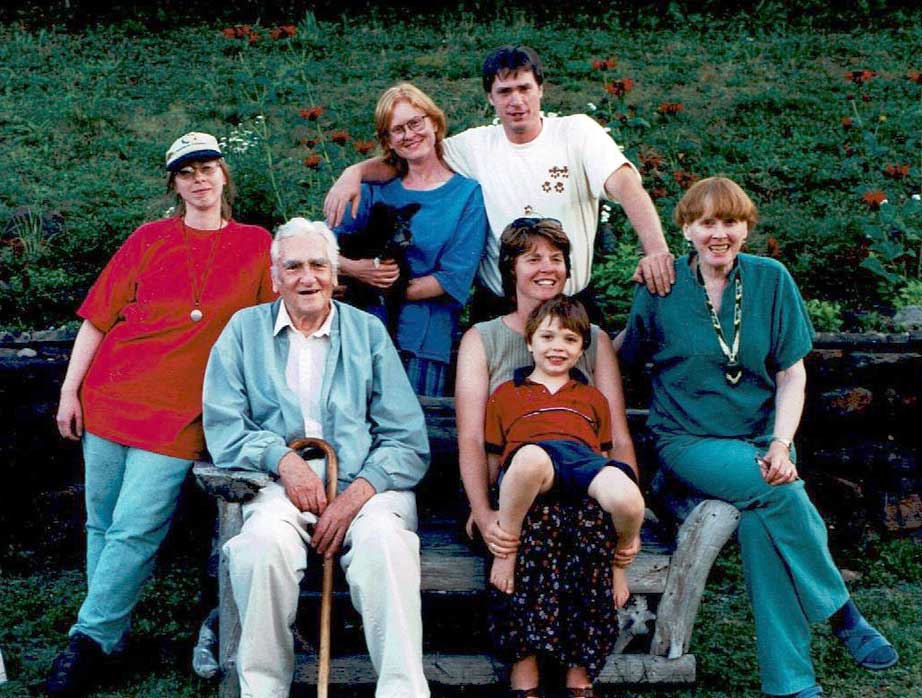 Nuclear family reunion 2004